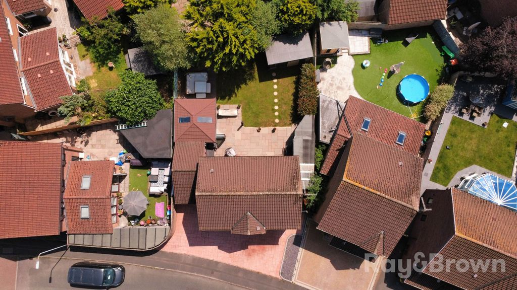 3 bed detached house for saleThe Meadows, Cardiff CF3 photo 5
