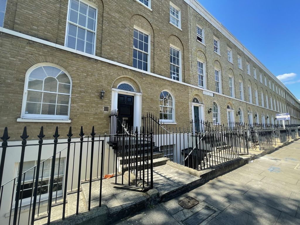 Property photo 1 of 9 Front (Exterior)