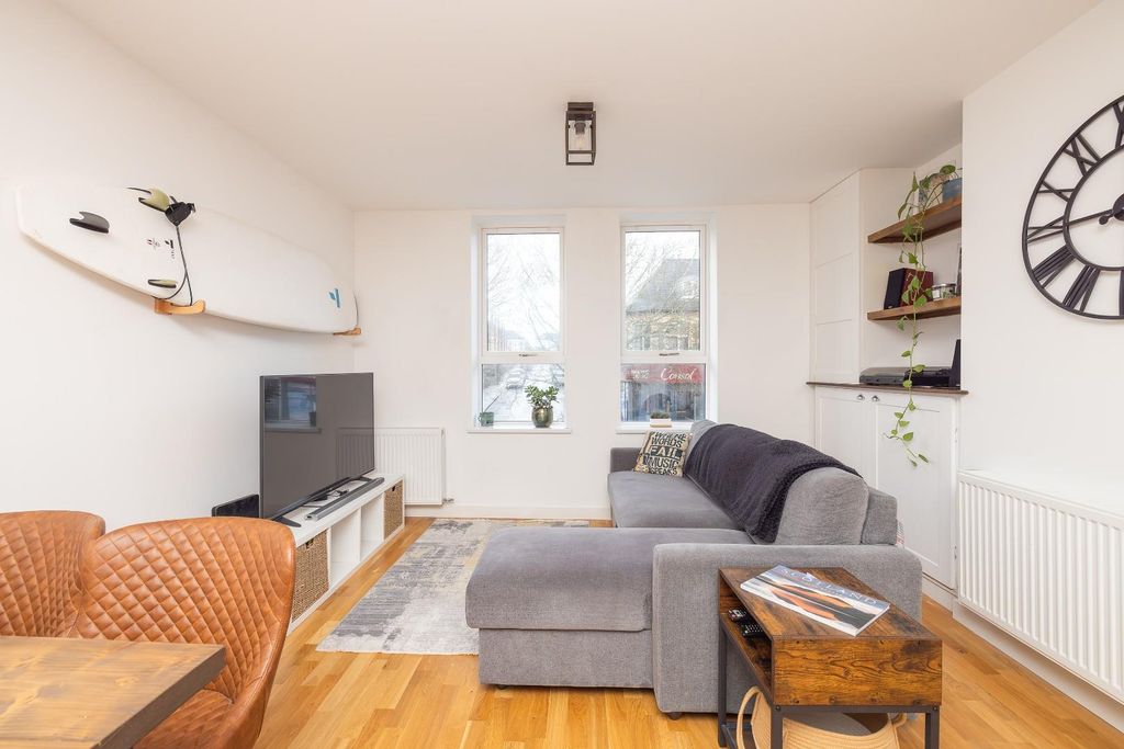 Property photo 3 of 13 Char6728.Jpg