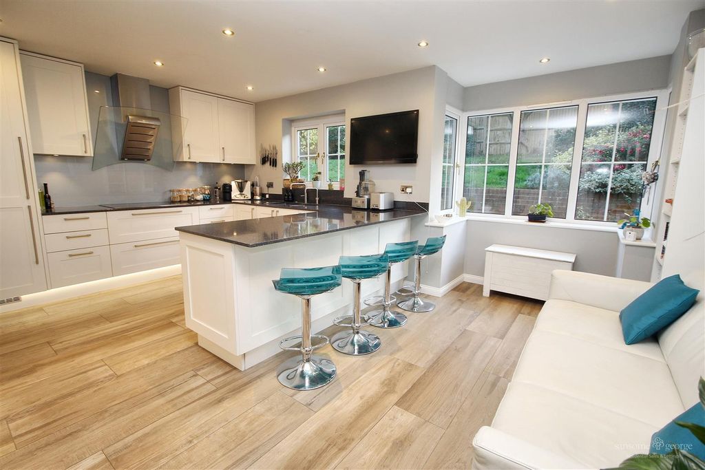 Property photo 2 of 24 Kitchen