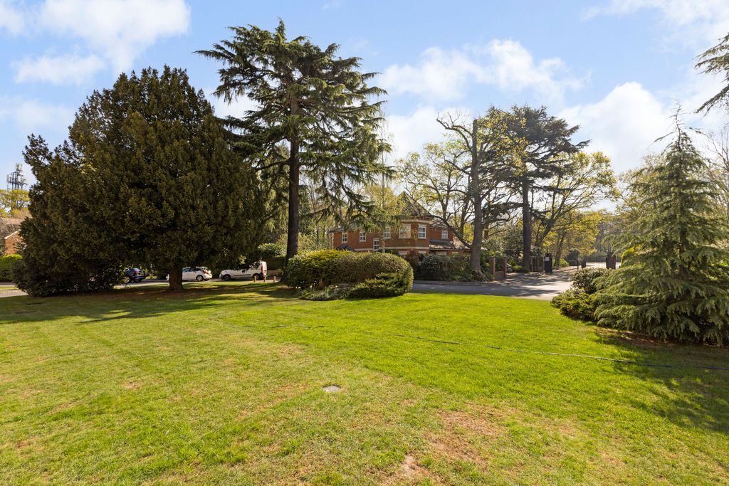Property photo 2 of 13