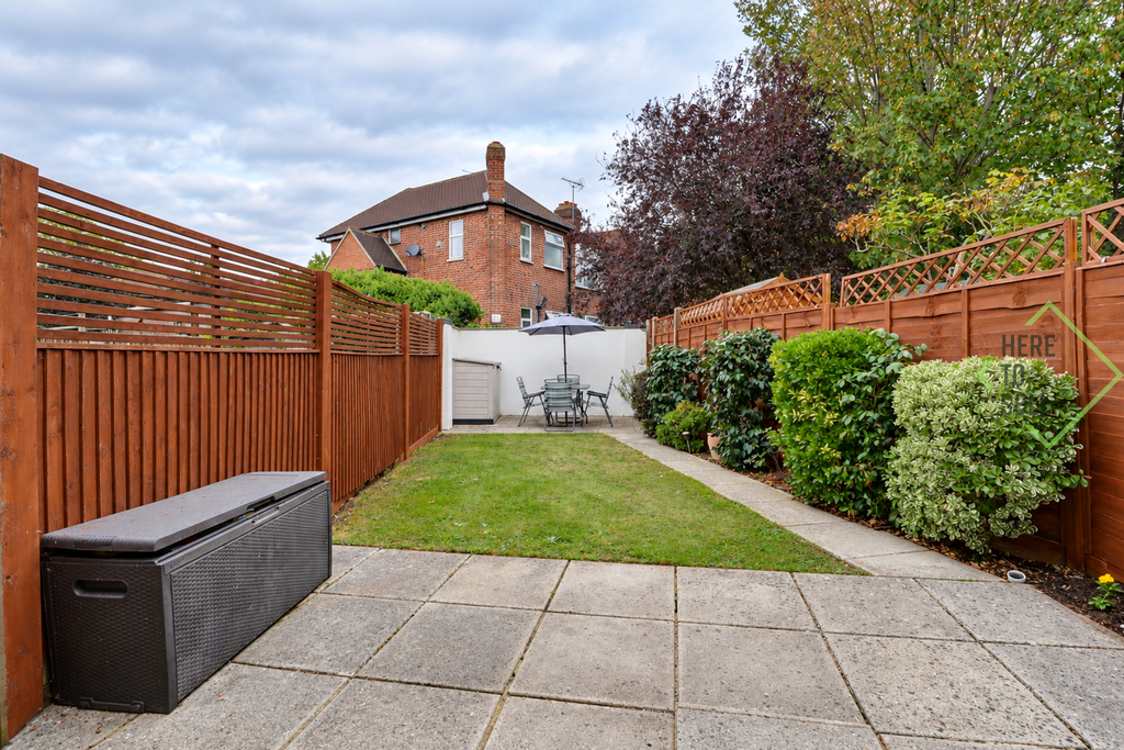 Property photo 2 of 20 Inverness Avenue, Enfield, En1 3Nx-Garden1