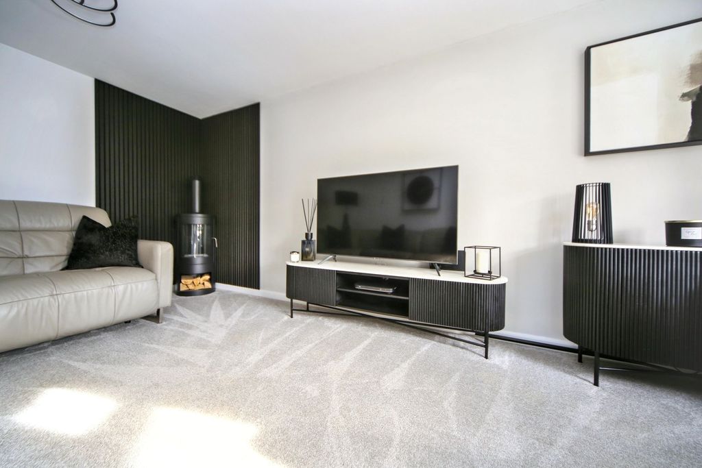 Property photo 3 of 28