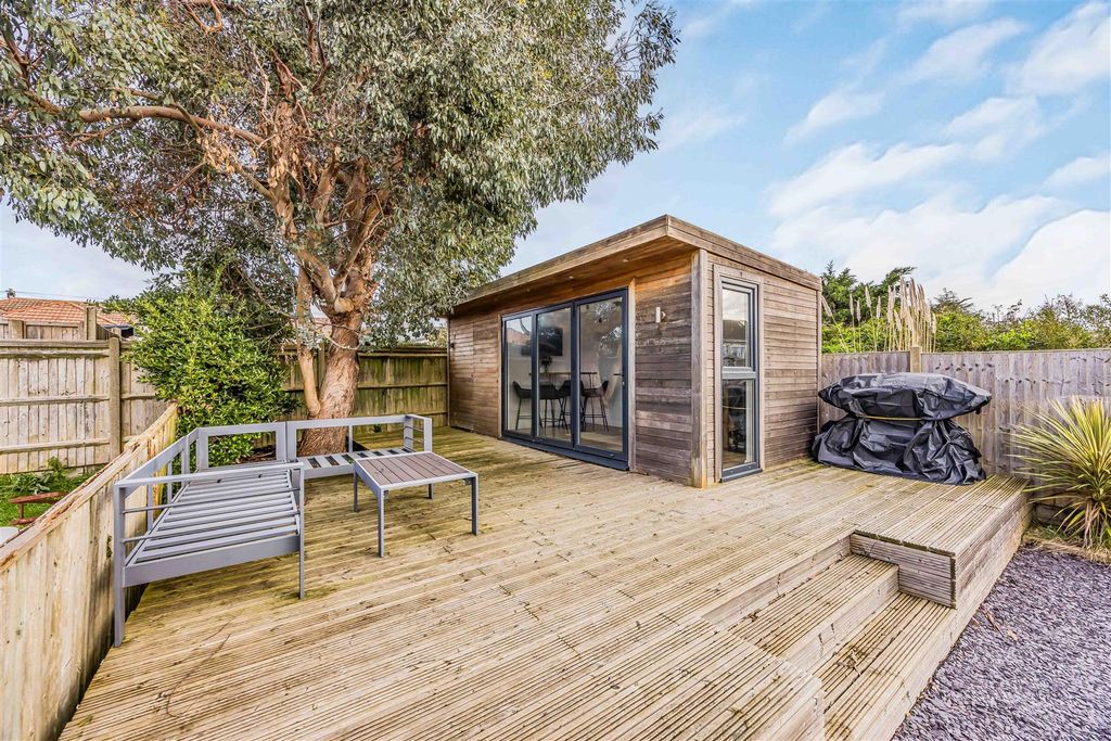 Property photo 3 of 22 35 Second Avenue, Farlington-Small-Porticomarketin