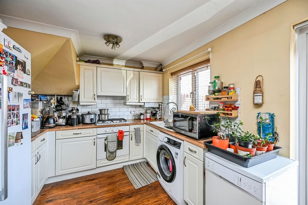 Property photo 3 of 12