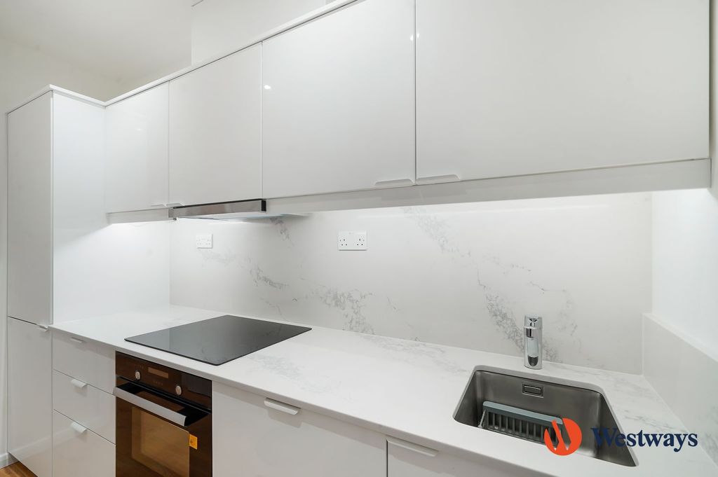 Property photo 2 of 9 Kitchen