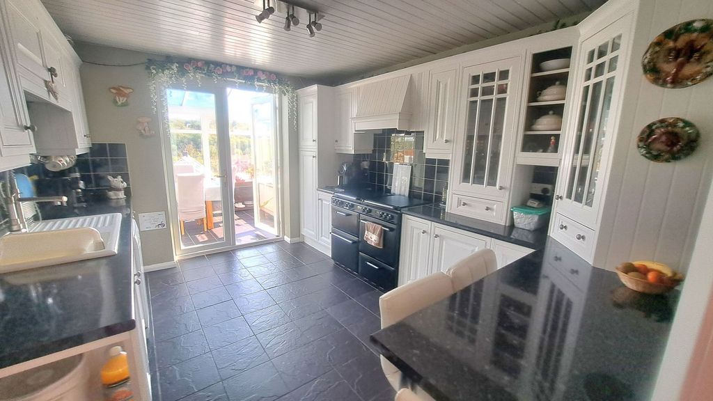 Property photo 2 of 36