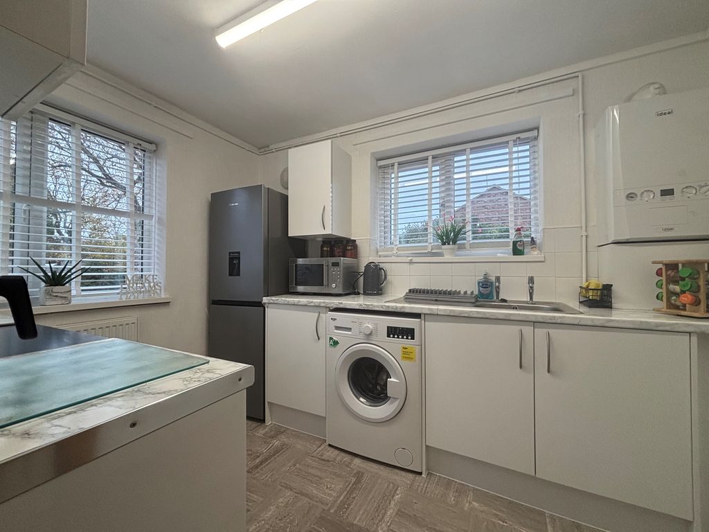 Property photo 1 of 6 Kitchen