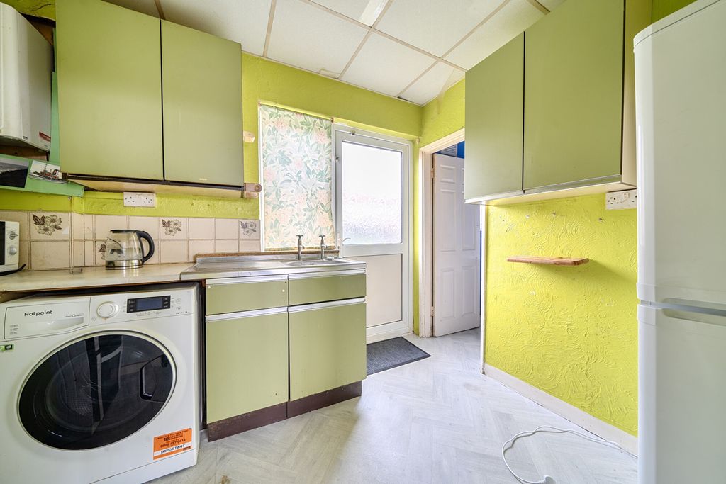 Property photo 2 of 14 Kitchen