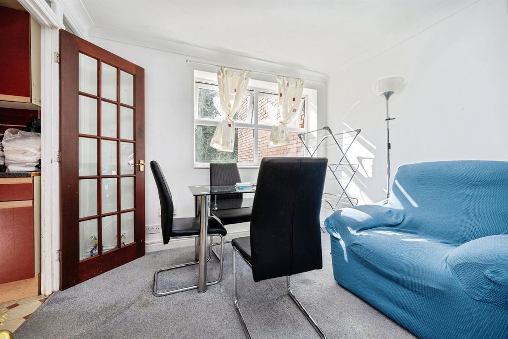 Property photo 3 of 14