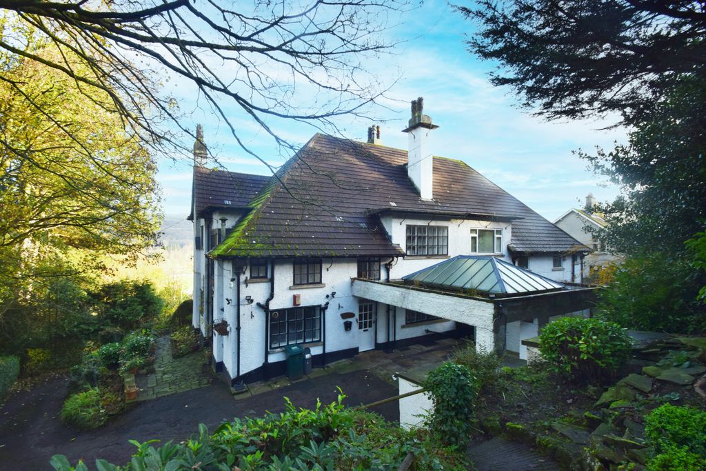 Property photo 2 of 34