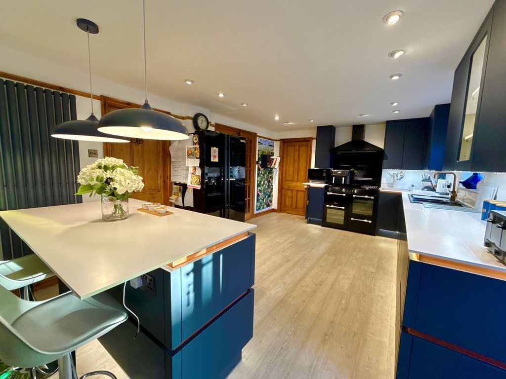 Property photo 3 of 24