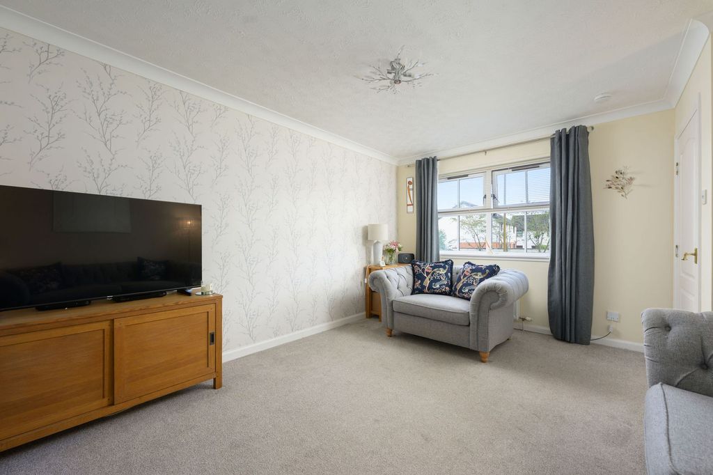 Property photo 2 of 34