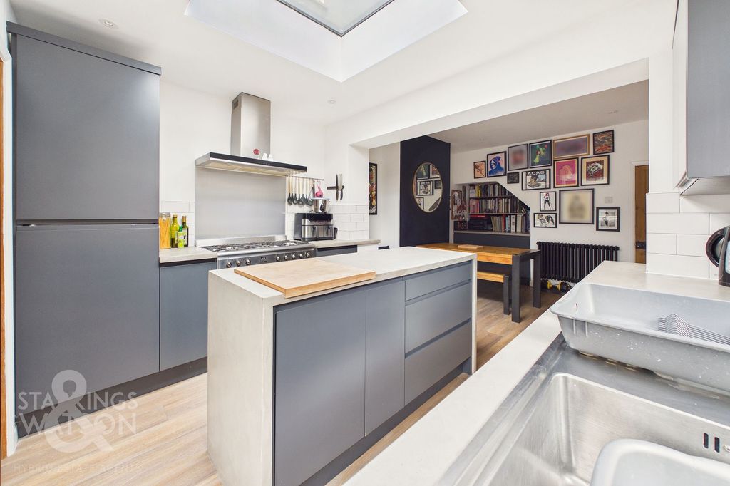 Property photo 3 of 23