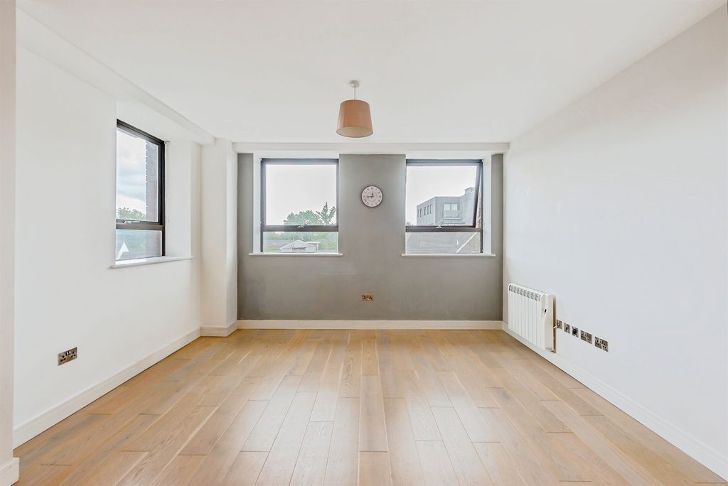 Property photo 2 of 8 Lounge/Kitchen