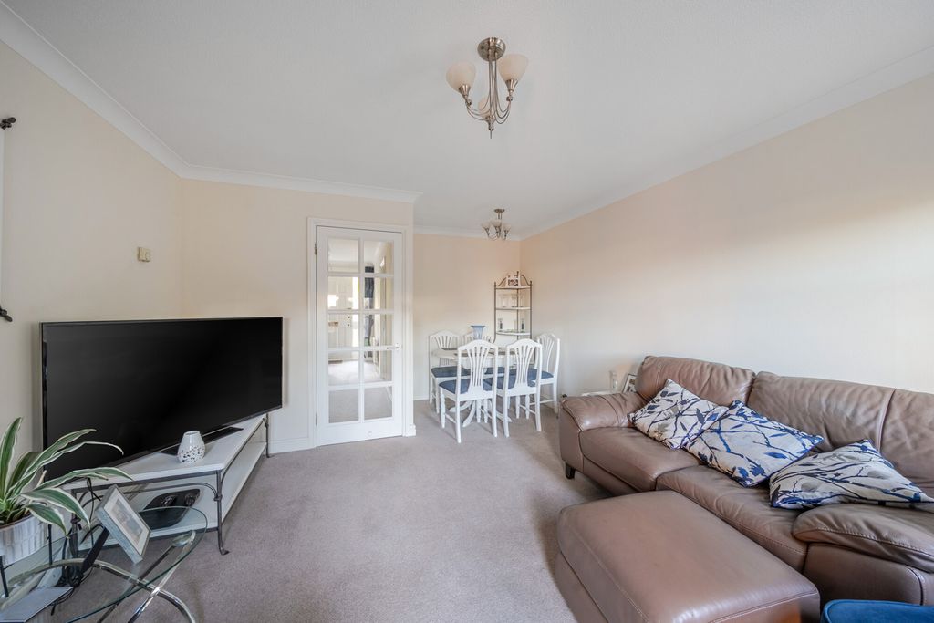 Property photo 3 of 14 1382499-16-691Af9...