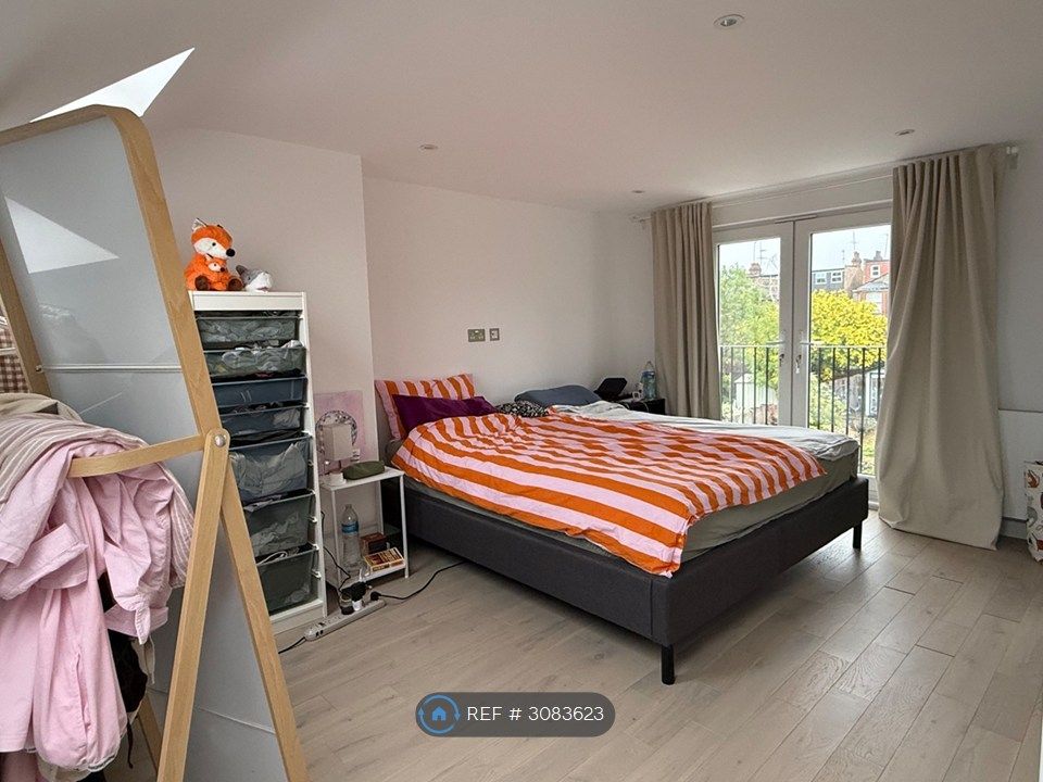 Property photo 3 of 32