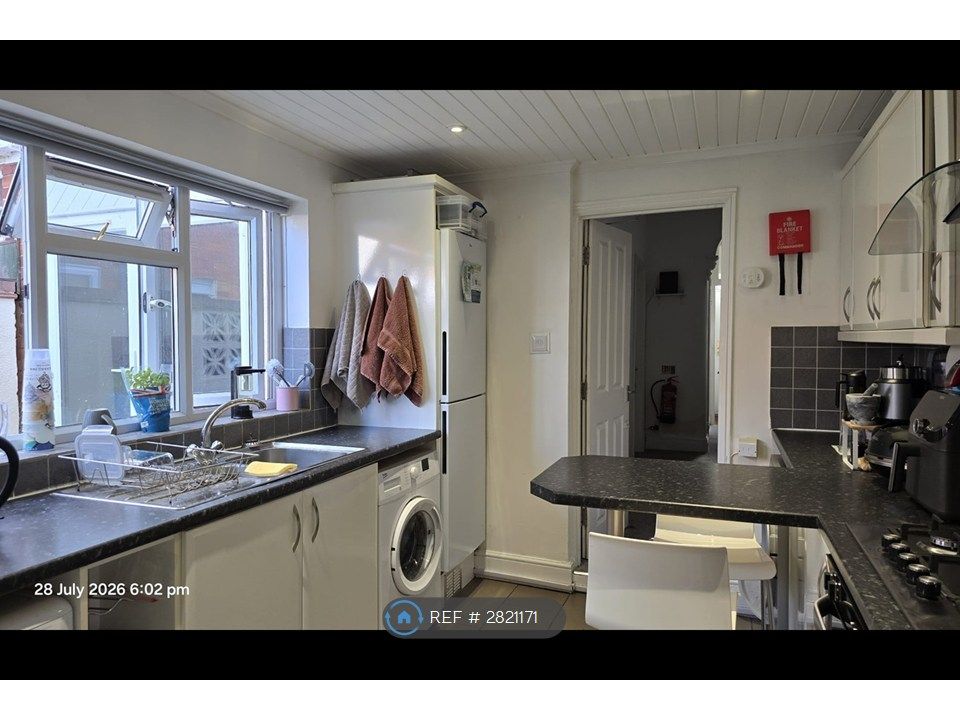Property photo 3 of 10 Large Kitchen