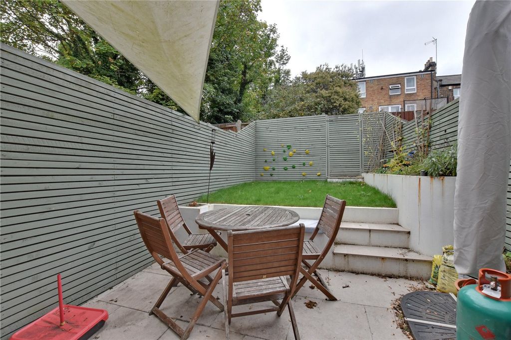 Property photo 3 of 23 Picture No. 11