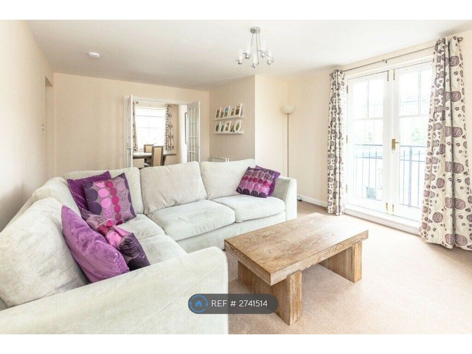 Property photo 1 of 12 Living Room