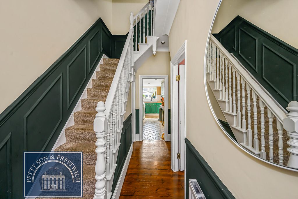 Property photo 2 of 23 Hallway