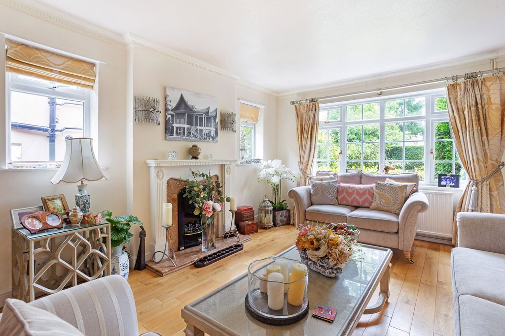 Additional image 4 of 4 bed detached house for saleAvenue Road, Farnborough GU14