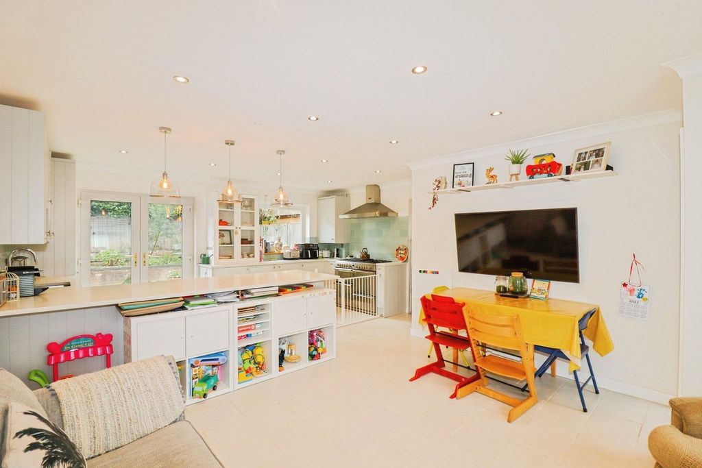 Property photo 2 of 18