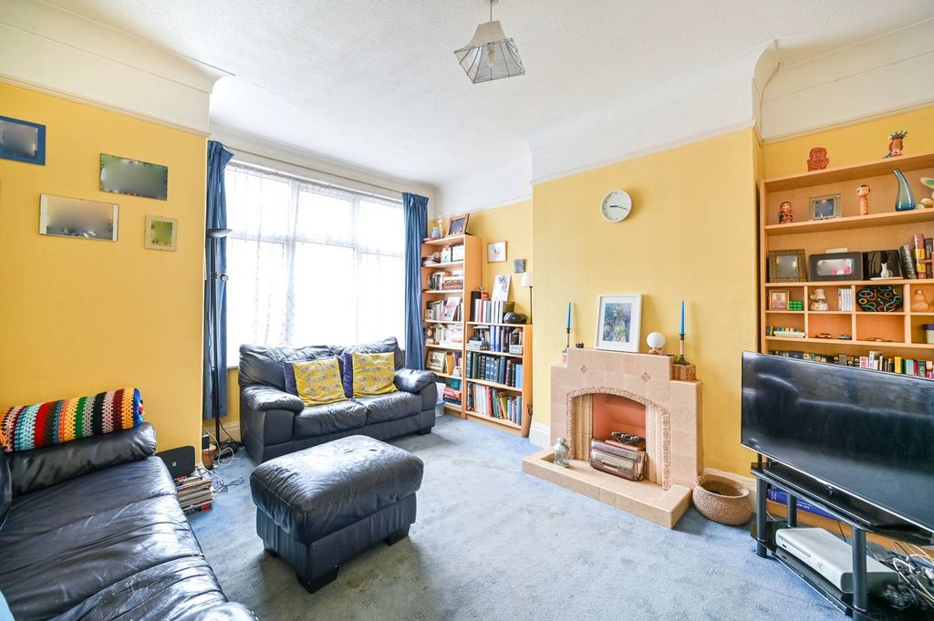 Property photo 3 of 12
