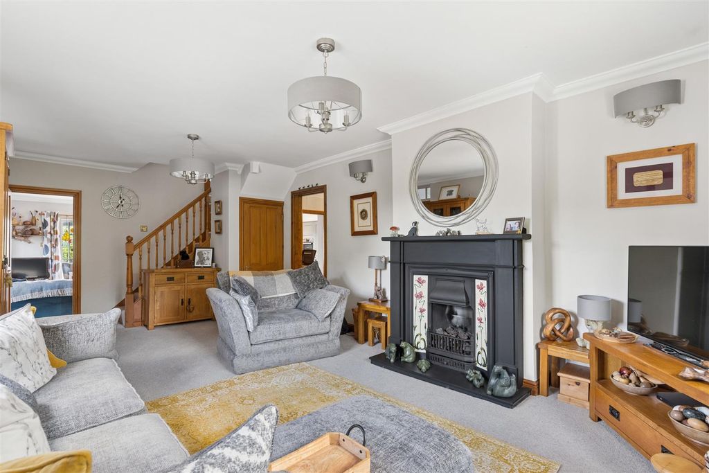 Property photo 3 of 29 Sitting Room