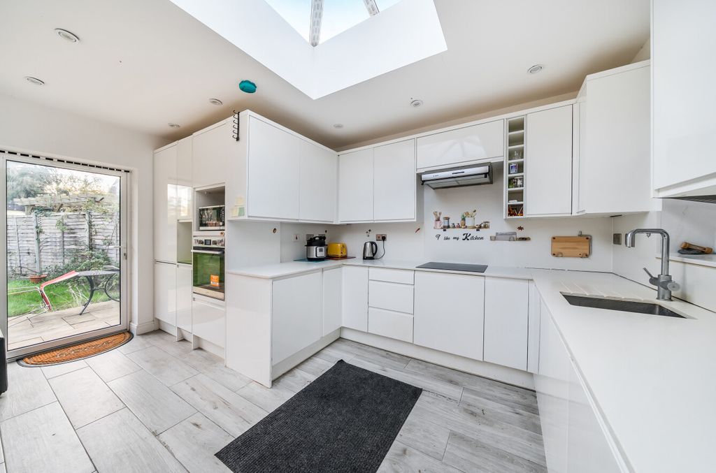 Property photo 2 of 19 1384920-31-6925d5...