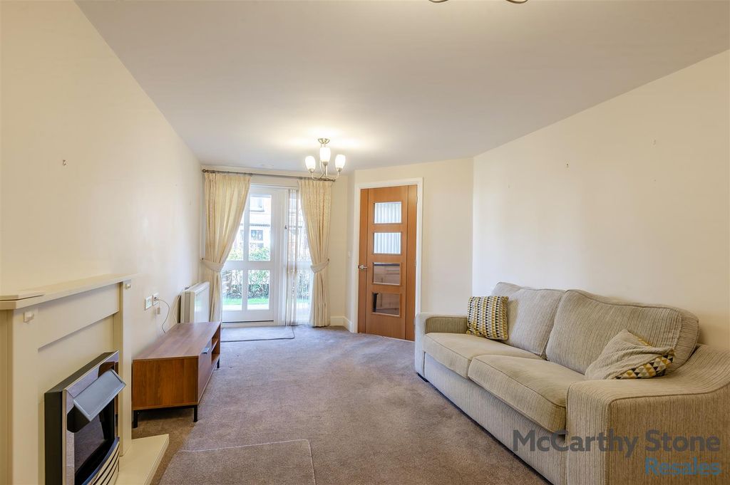 Property photo 2 of 13 8678640-Interior03.Jpg