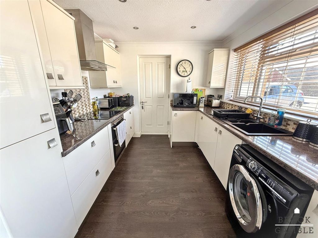 Property photo 2 of 13 01323 438506