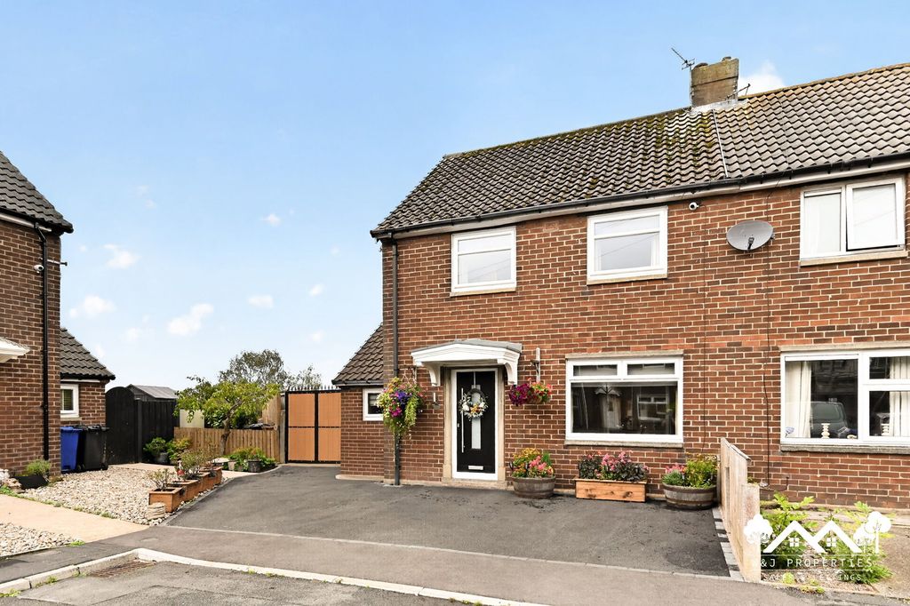 Property photo 1 of 33