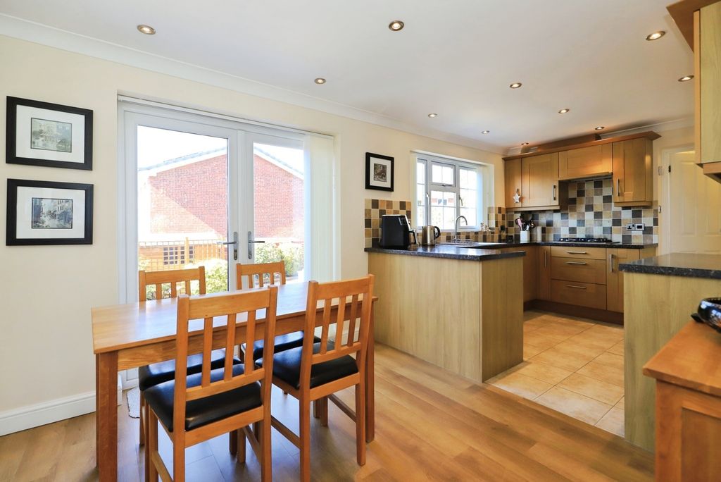 Property photo 3 of 12 Kitchen/Diner