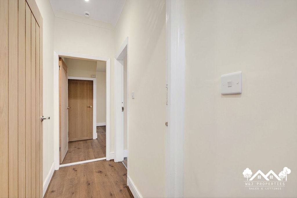 Property photo 2 of 35