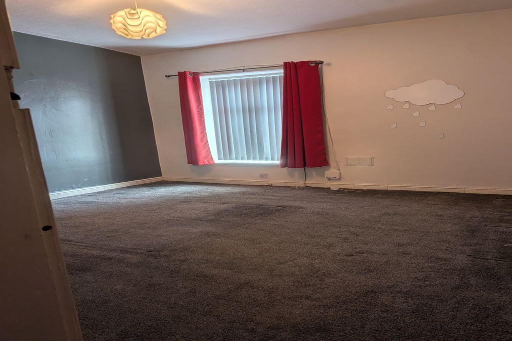 Property photo 2 of 8 Ingham Street - Bedroom 1