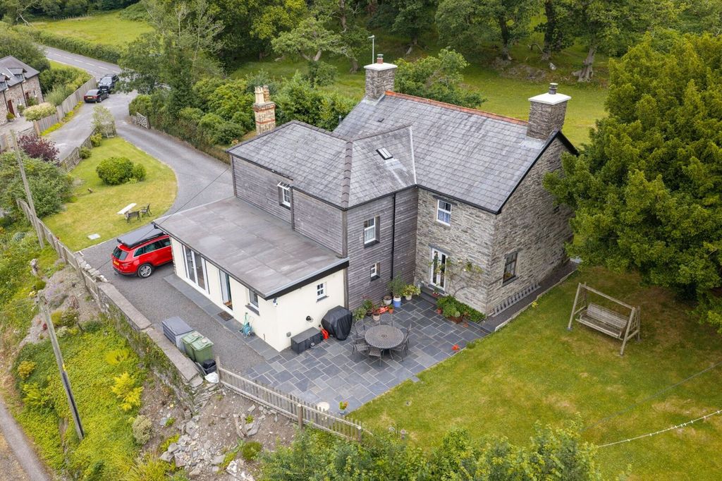 Property photo 2 of 44