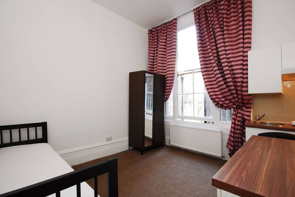 Property photo 1 of 5