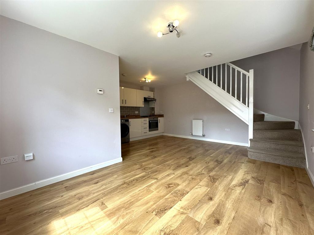 Property photo 2 of 14 Open-Plan Living Space 578
