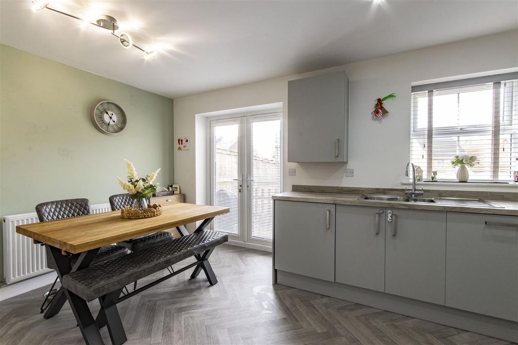 Property photo 3 of 15 Kitchen/Diner