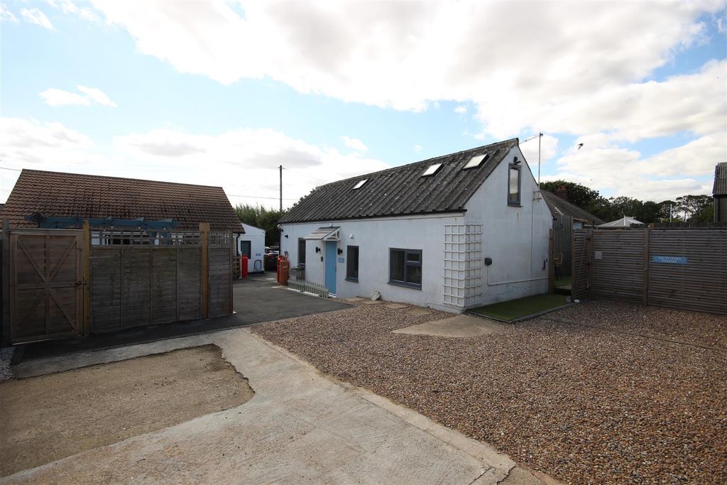 Property photo 3 of 28 Outside