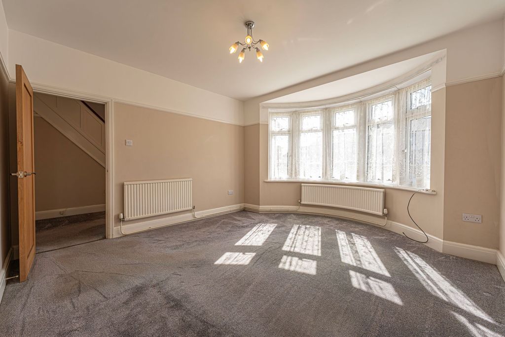 Property photo 3 of 44