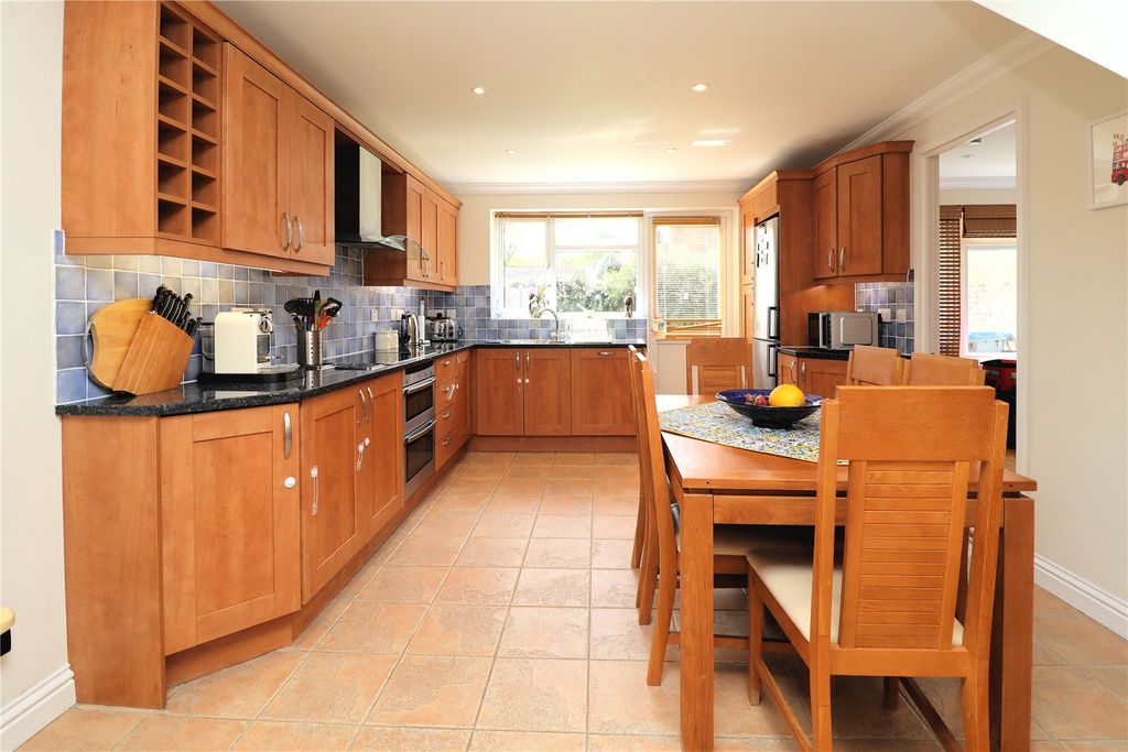 Property photo 2 of 17 Picture No. 11