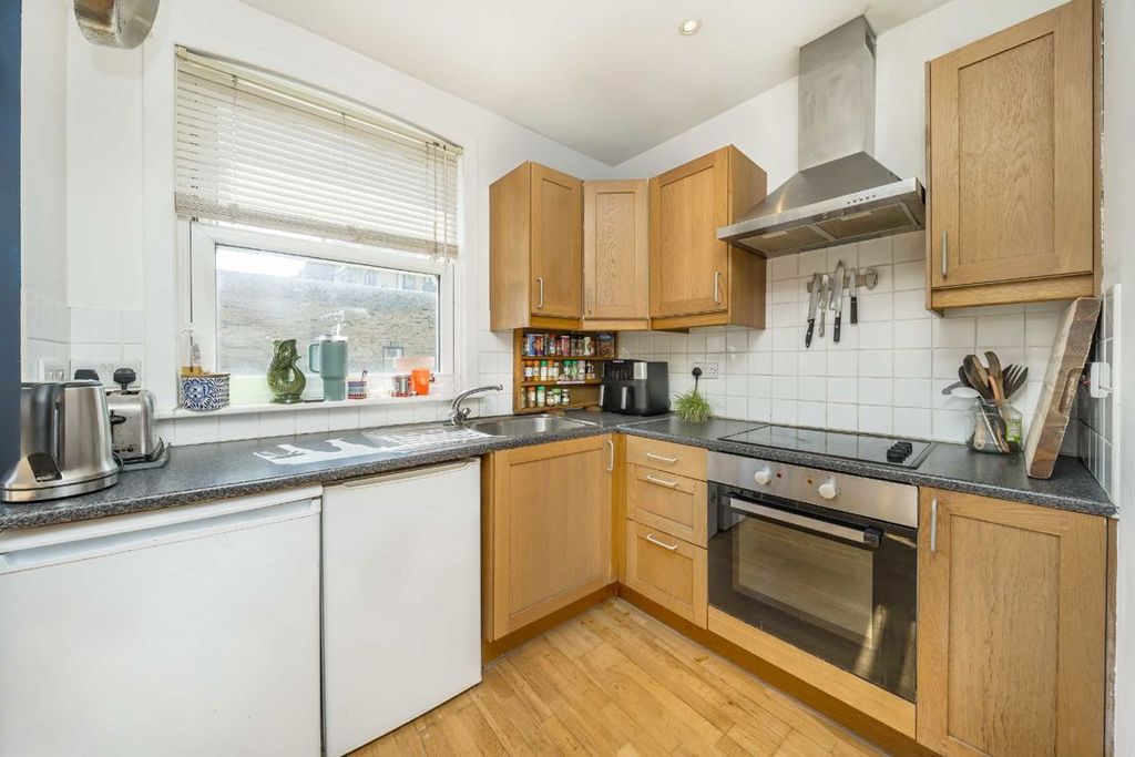 Property photo 3 of 4