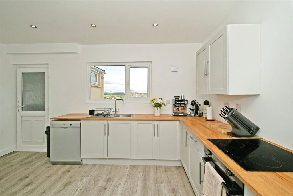 Property photo 2 of 19 Picture No. 17