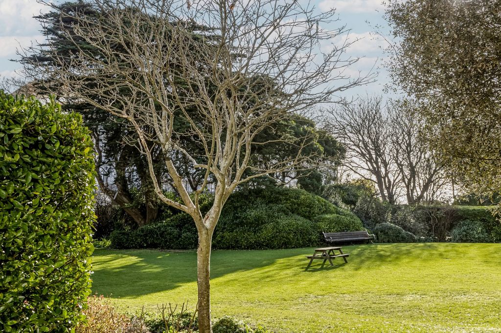 Property photo 3 of 23