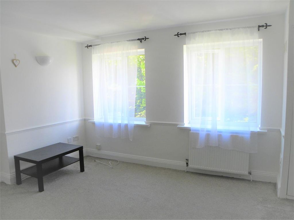 Property photo 2 of 6 Lounge