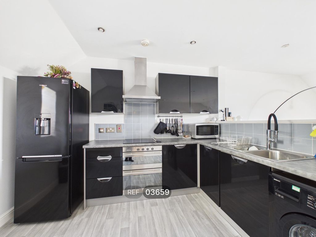 Property photo 1 of 7 Kitchen / Living Area