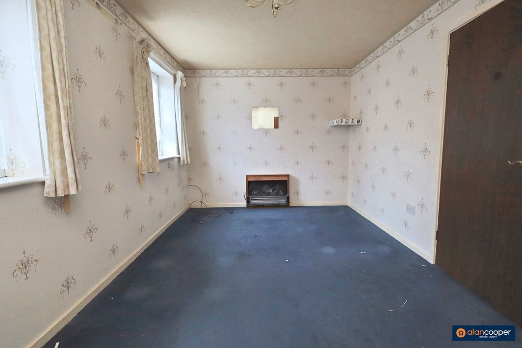 Property photo 3 of 12 4565594