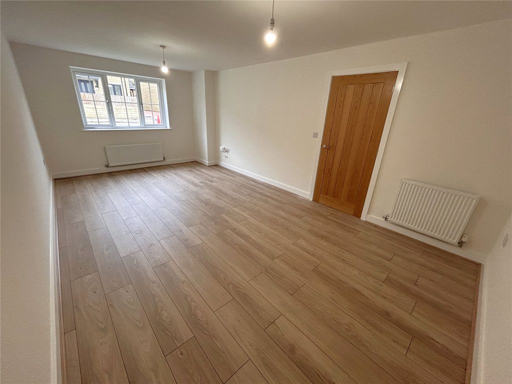 Property photo 2 of 15 Picture No. 13